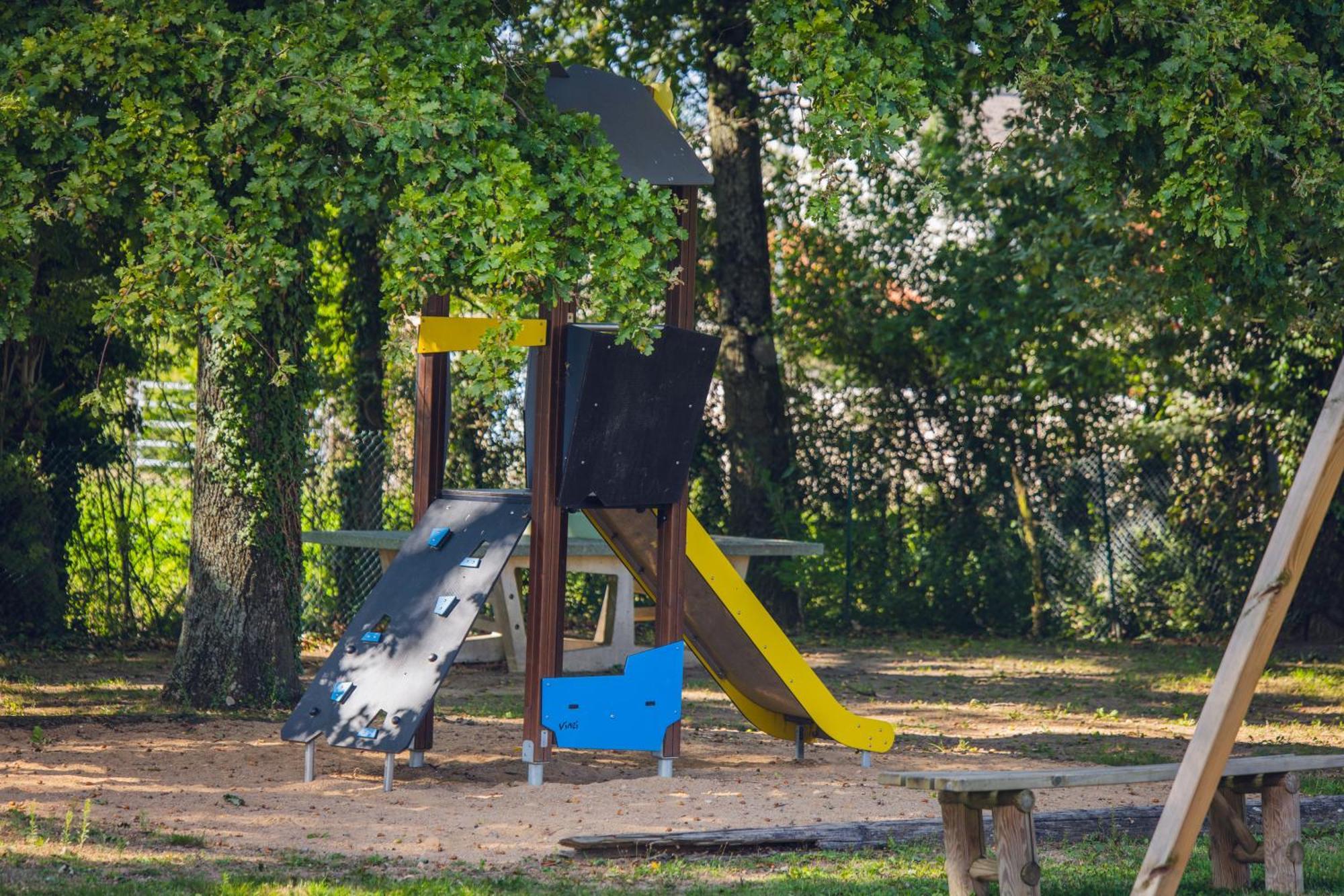 Campingplatz L'oasis Des Dombes 3*